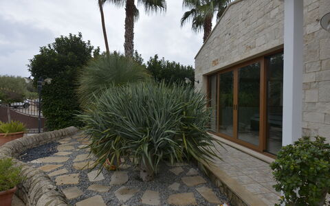 Villa Monaco: Shrub, Garden, Flagstone, Landscaping, Shade, Concrete, Cobblestone, Yard