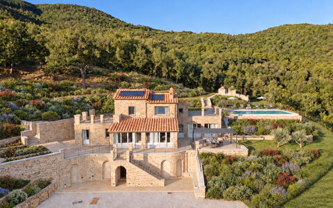 Villa Maddalena alla Guglielmesca: Landscape, Architecture, Estate, House, Rural Area, Village, Mansion, Slope, Villa, Hacienda