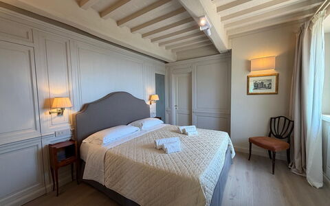 Villa Maddalena alla Guglielmesca: Bedroom, Furniture, Bed Sheet, Bedding, Bed, Bed Frame, Linens, Mattress, Lamp, Hotel
