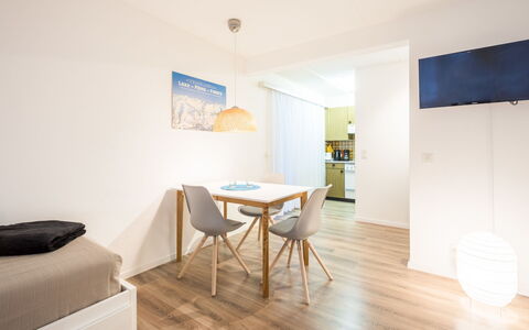Val Signina 2-9: Furniture, Interior Design, Flooring, Floor, Wood Flooring, Wall, Wood, Ceiling, Room, Laminate Flooring