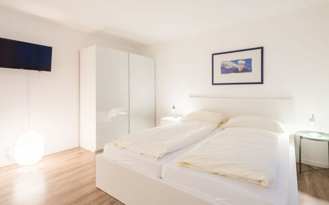 Val Signina 2-9: Interior Design, Bed, Bedroom, Floor, Flooring, Room, Furniture, Ceiling, Home, Bedding
