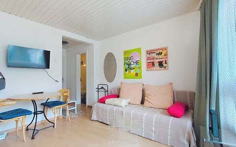 Flüela Lounge: Apartment, Architecture, Residential Area, Condominium, Composite Material, Urban Design, Balcony, Mixed-Use, Shade