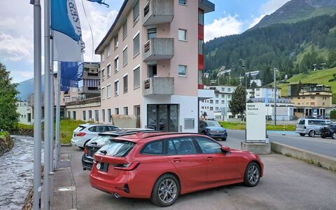 Flüela Lounge: Apartment, Architecture, Residential Area, Condominium, Composite Material, Urban Design, Balcony, Mixed-Use, Shade