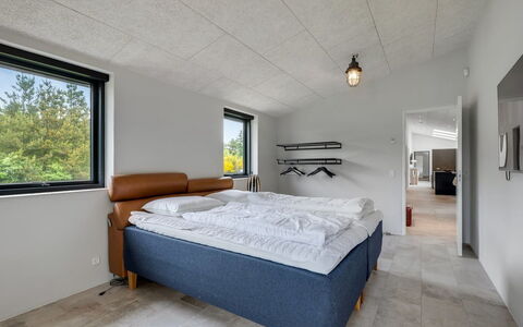 Nitis - 300M to the Fjord: Ceiling, Flooring, Floor, Bedroom, Room, Bedding, Bed, Bed Frame, Bed Sheet, Light Fixture
