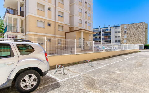 Nice: Apartment, Architecture, Residential Area, Condominium, Composite Material, Urban Design, Balcony, Mixed-Use, Shade