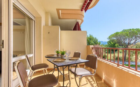 Nice: Apartment, Architecture, Residential Area, Condominium, Composite Material, Urban Design, Balcony, Mixed-Use, Shade