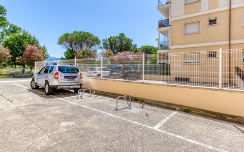 Nice: Apartment, Architecture, Residential Area, Condominium, Composite Material, Urban Design, Balcony, Mixed-Use, Shade