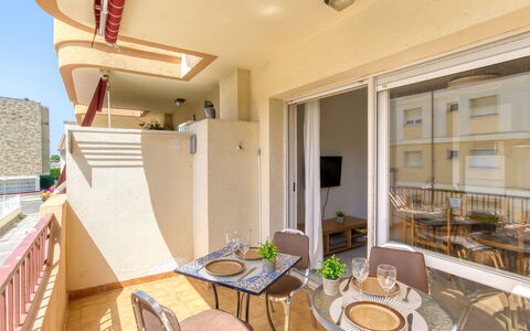 Nice: Apartment, Architecture, Residential Area, Condominium, Composite Material, Urban Design, Balcony, Mixed-Use, Shade