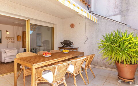 Claudi: Apartment, Architecture, Residential Area, Condominium, Composite Material, Urban Design, Balcony, Mixed-Use, Shade