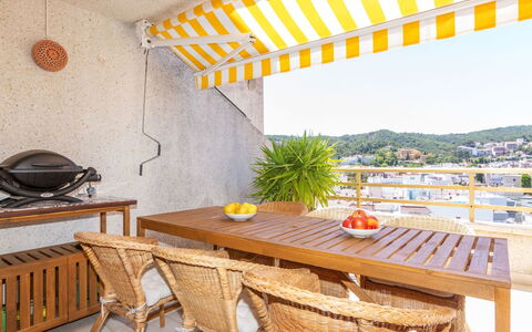 Claudi: Apartment, Architecture, Residential Area, Condominium, Composite Material, Urban Design, Balcony, Mixed-Use, Shade