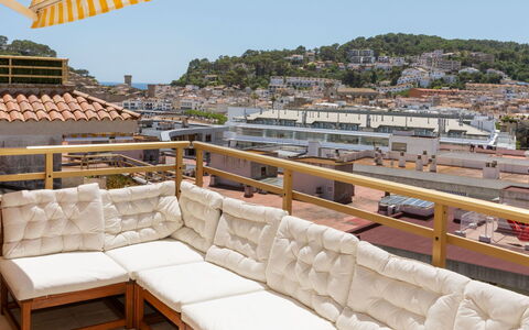 Claudi: Apartment, Architecture, Residential Area, Condominium, Composite Material, Urban Design, Balcony, Mixed-Use, Shade