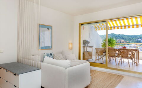 Claudi: Apartment, Architecture, Residential Area, Condominium, Composite Material, Urban Design, Balcony, Mixed-Use, Shade