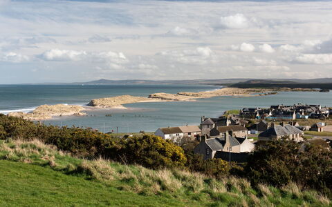 Lossiemouth Manor: Sky, Water, Water Resources, Body Of Water, Coast, Coastal And Oceanic Landforms, Horizon, Waterway, Sea, Bank