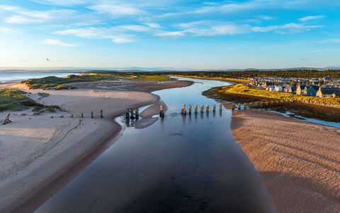 Lossiemouth Manor: Water, Body Of Water, Horizon, Coast, Coastal And Oceanic Landforms, Ecoregion, Landscape, Cloud, Shore, Beach