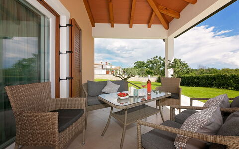 Villa Mušković: Apartment, Architecture, Residential Area, Condominium, Composite Material, Urban Design, Balcony, Mixed-Use, Shade