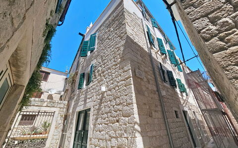 Dalmatica: Apartment, Architecture, Residential Area, Condominium, Composite Material, Urban Design, Balcony, Mixed-Use, Shade