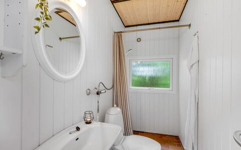 Hege - 1Km to the Fjord: Wood, Plumbing Fixture, Interior Design, Ceiling, Flooring, Floor, Plumbing, Light Fixture, Bathroom, Tap