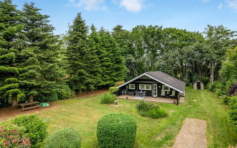 Hege - 1Km to the Fjord: House, Home, Shrub, Roof, Cottage, Garden, Estate, Lawn, Farmhouse, Landscaping