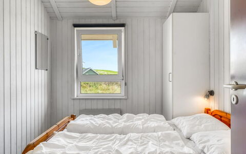 Nis - 75M from the Sea: Wood, Bedroom, Bed Sheet, Bedding, Bed, Bed Frame, Plank, Hardwood, Wood Stain, Daylighting