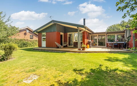 Milo - 200M to the Fjord: House, Roof, Home, Residential Area, Shrub, Cottage, Land Lot, Rural Area, Garden