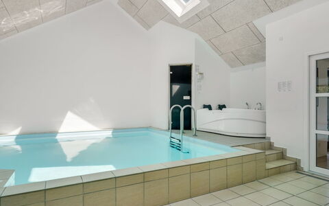 Sonsee - 300M to the Fjord: Flooring, Floor, Interior Design, Ceiling, Plumbing Fixture, Swimming Pool, Room, Attic, Resort, Plumbing