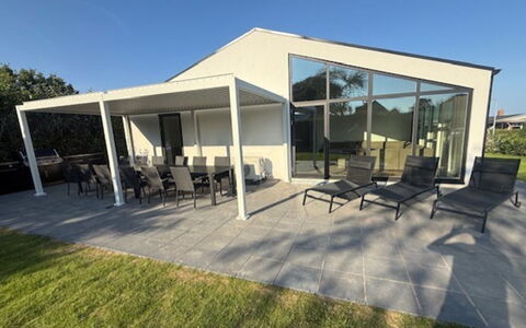 Gundula - 1.3Km from the Sea: Shade, Door, Composite Material, Concrete, Outdoor Structure, Estate, Outdoor Furniture, Patio, Yard, Porch