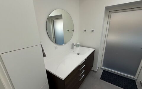 Gundula - 1.3Km from the Sea: Bathroom Sink, Bathroom Cabinet, Sink, Flooring, Interior Design, Plumbing Fixture, Floor, Tap, Mirror, Bathroom