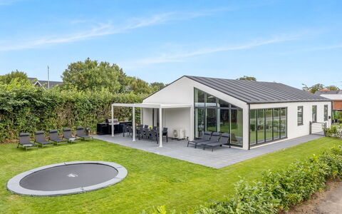 Gundula - 1.3Km from the Sea: Home, Estate, Shade, Lawn, Yard, Design, Outdoor Structure, Villa, Farmhouse, Porch
