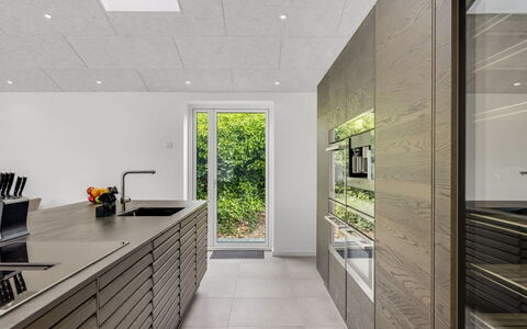 Gundula - 1.3Km from the Sea: Wood, Flooring, Kitchen, Ceiling, Interior Design, Floor, Countertop, Tile, Cabinetry
