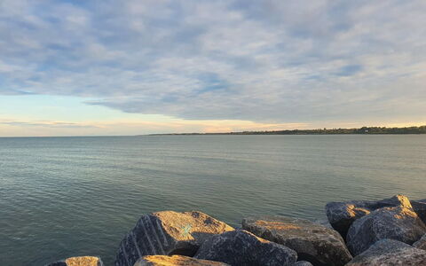 Gundula - 1.3Km from the Sea: Sky, Blue, Water, Water Resources, Daytime, Rock, Horizon, Cloud, Coastal And Oceanic Landforms