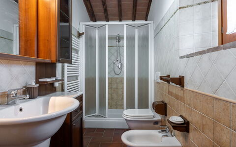 Il Cipresso, Casa Lucia, Cortona: Flooring, Plumbing Fixture, Interior Design, Floor, Sink, Room, Ceiling, Bathroom, Tap, Plumbing