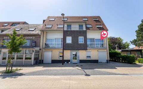 Duinenzicht with Balcony: Building, Window, Road Surface, Residential Area, Town, Neighbourhood, House, Home, Asphalt, Human Settlement