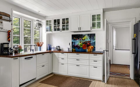 Melba - 13Km from the Sea: Kitchen, Cabinetry, Kitchen Appliance, Countertop, Interior Design, Flooring, Major Appliance, Drawer, Home, Cupboard