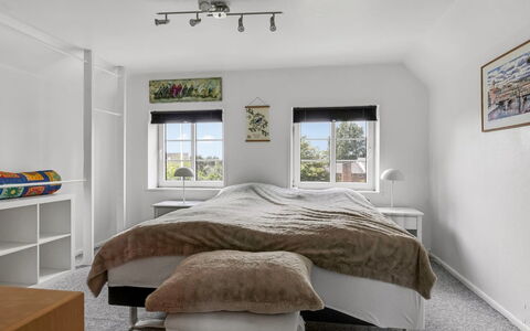Melba - 13Km from the Sea: Bed, Furniture, Bedroom, Interior Design, Bedding, Bed Sheet, Wall, Floor, Flooring, Ceiling