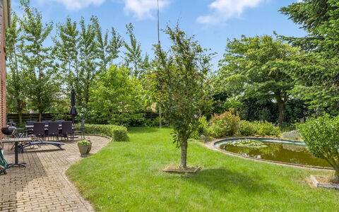 Melba - 13Km from the Sea: Green, Grass, Leaf, Vegetation, Shrub, Garden, Groundcover, Lawn, Spring