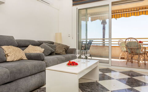 Maritim: Furniture, Interior Design, Flooring, Floor, Apartment, Couch, Living Room, Ceiling, Room