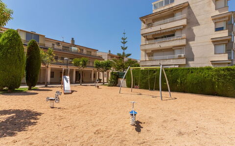 Maritim: Residential Area, Apartment, Shade, Condominium, Estate, Garden, Landscaping, Yard, Balcony