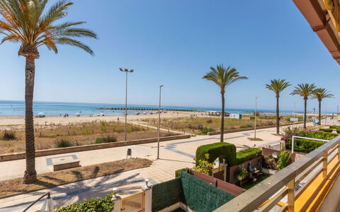Maritim: Shade, Apartment, Beach, Coast, Tropics, Walkway, Balcony, Hotel, Resort Town
