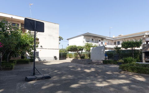 Rosa Dels Vents: Residential Area, Urban Design, Shade, Driveway, Courtyard, Balcony