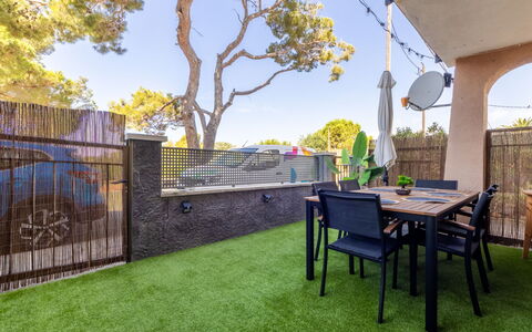 Rosa Dels Vents: Garden, Shade, Lawn, Artificial Turf, Backyard, Landscaping, Fence, Yard, Courtyard, Home Fencing