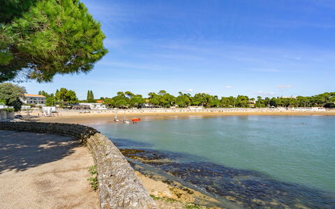 Fourchaud: Body Of Water, Beach, Coast, Shore, Bank, Coastal And Oceanic Landforms, Sand, Shade, Sea, Tropics