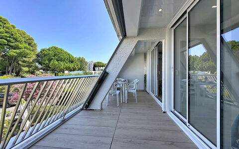 West City Ii: Building, Wall, Window, Residential Area, Neighbourhood, Facade, House, Town, Home, Balcony