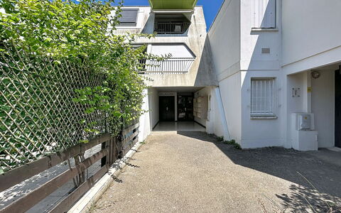 West City Ii: Building, Wall, Window, Residential Area, Neighbourhood, Facade, House, Town, Home, Balcony