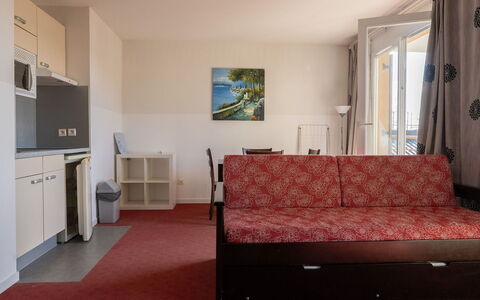 Virginia: Building, Wall, Window, Residential Area, Neighbourhood, Facade, House, Town, Home, Balcony