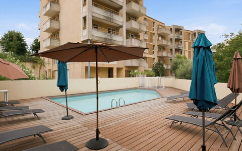 Grasse 617: Building, Apartment, Residential Area, Facade, Condominium, Urban Design, Composite Material, Mixed-Use, Balcony
