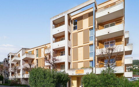 Virginia: Building, Wall, Window, Residential Area, Neighbourhood, Facade, House, Town, Home, Balcony