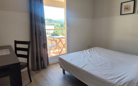 Virginia: Wood, Furniture, Floor, Bedroom, Flooring, Bed Sheet, Bed, Bedding, Bed Frame, Room