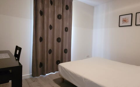 Virginia: Interior Design, Floor, Wood, Bedroom, Flooring, Bed, Furniture, Bed Sheet, Room, Textile
