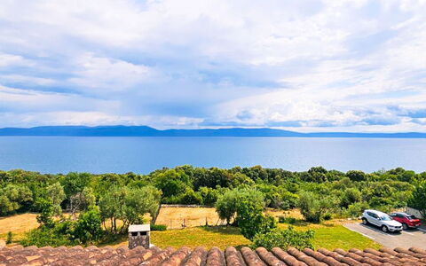 Mile: Building, Wall, Window, Residential Area, Neighbourhood, Facade, House, Town, Home, Balcony