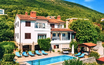 Labin 350: Building, Wall, Window, Residential Area, Neighbourhood, Facade, House, Town, Home, Balcony